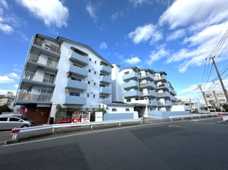 【外観】 | 【ネオハイツ新室見】２０２４年６月、リフォーム完成いたしました♪少しでも気になる方はすぐにご連絡ください。住宅ローン・その他ご質問等いつでもお待ちしております。