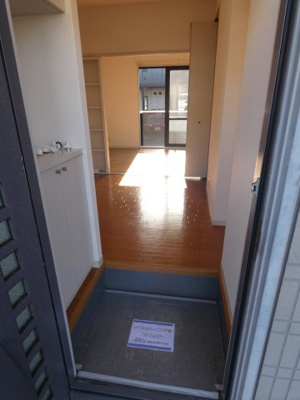 【玄関】 | オリンピアB | シューズボックスのある玄関です