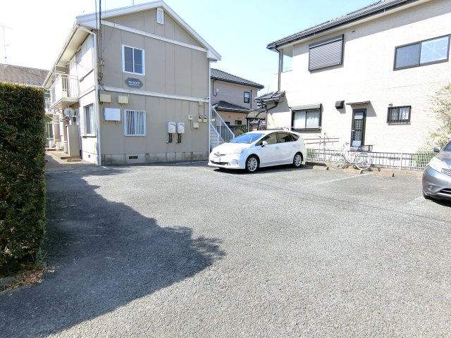 クレールハイツの駐車場