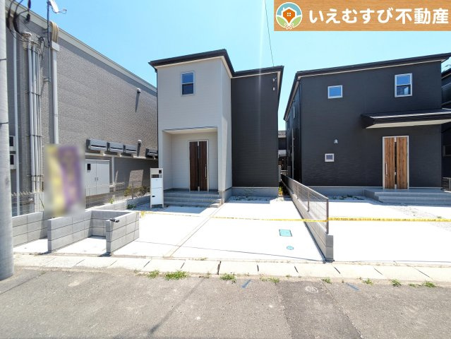 Livele Garden.S　西羽生駅の駐車場|駐車スペース完備
しっかり舗装してある駐車スペースで天気が悪く足元が悪い日でも乗り降りしやすい♪