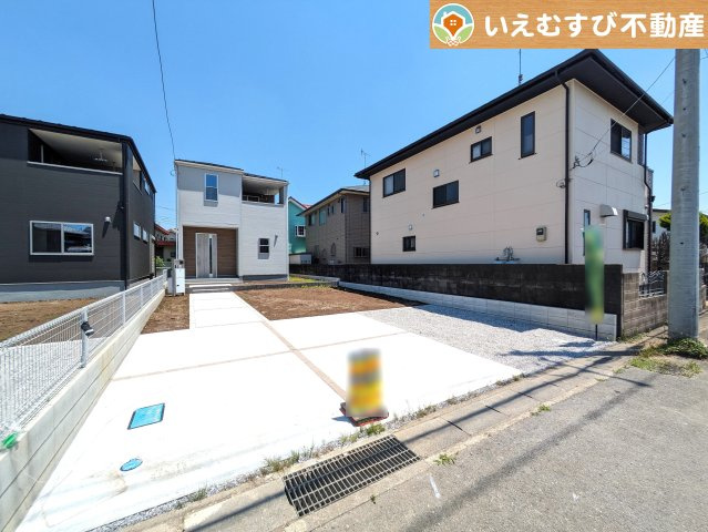 Livele Garden.S　西羽生駅の駐車場|2台駐車可能なスペース完備
しっかり舗装してある駐車スペースで天気が悪く足元が悪い日でも乗り降りしやすい♪