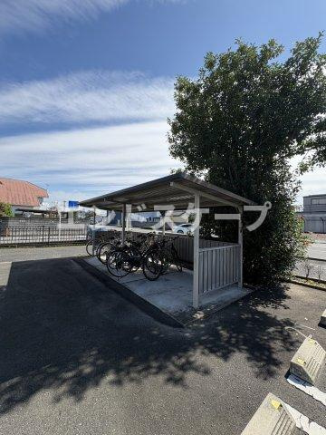 エメラルドグリーンの駐車場|高崎、前橋、伊勢崎エリアのお部屋探しはエンドスケープまで！お客様の理想お聞かせ下さい♪