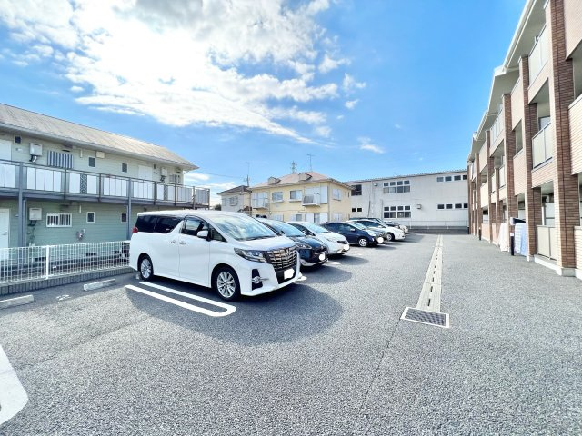 メゾンSⅢの駐車場