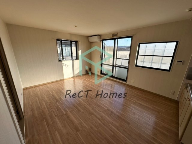 サンフォーレストBの居間・リビング