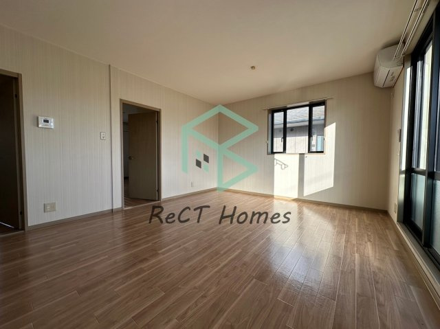 サンフォーレストBの居間・リビング