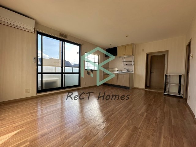 サンフォーレストBの居間・リビング