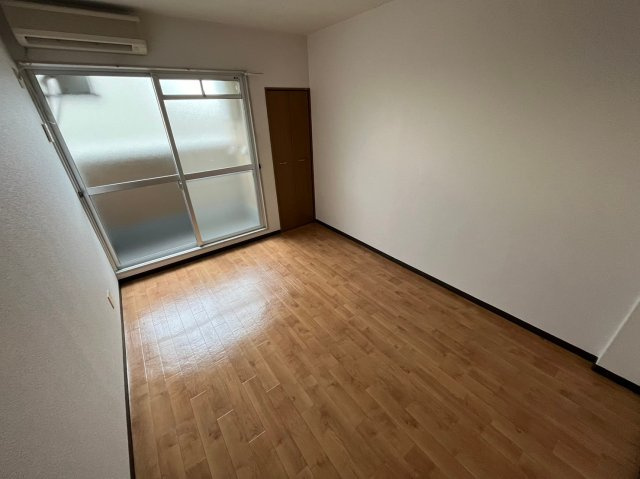 　プレアール寝屋川高柳の洋室