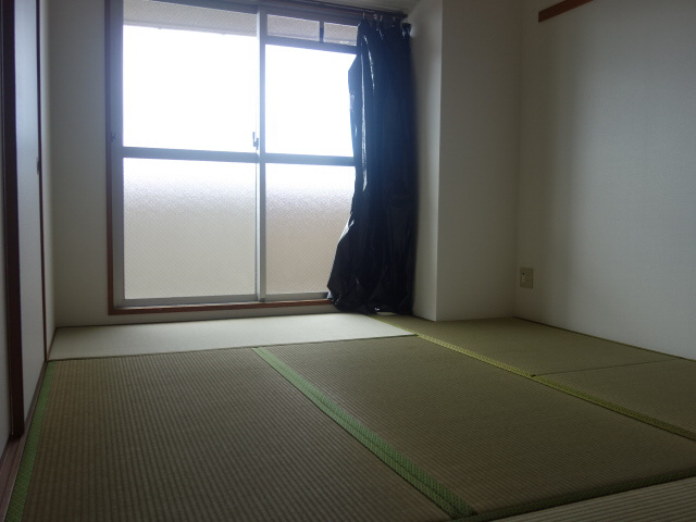 中西駅前ビルの子供部屋
