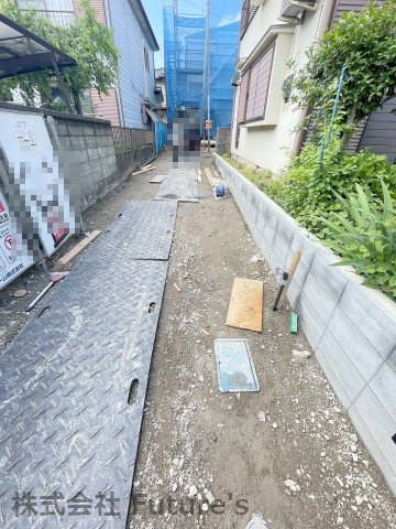 吉川市高久1丁目　新築戸建　全1棟の駐車場|カースペース縦列2台可能