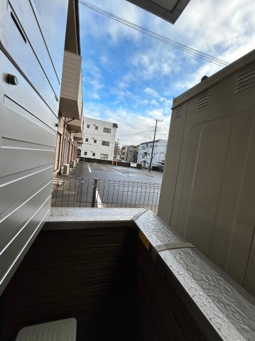 千葉市花見川区幕張本郷３丁目のアパートのバルコニー