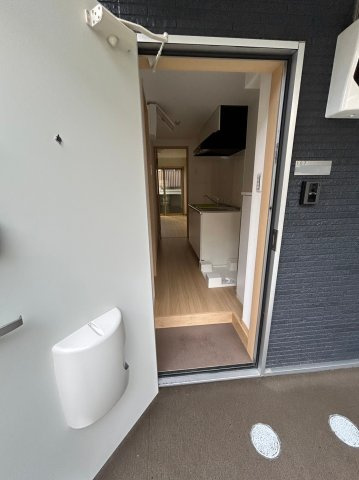 千葉市花見川区幕張本郷３丁目のアパートの玄関