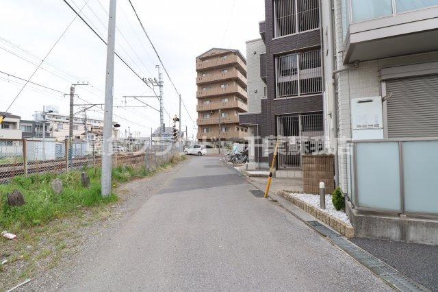 アリュールの周辺