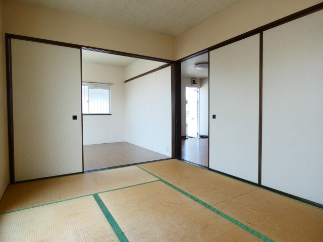 【和室】 | ベルハイム | 6.0帖の和室でございます。