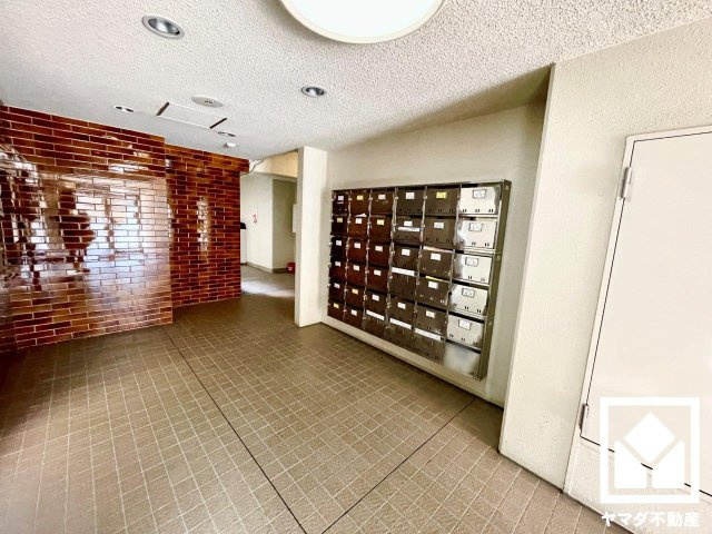 桃山セントラルハイツのエントランス