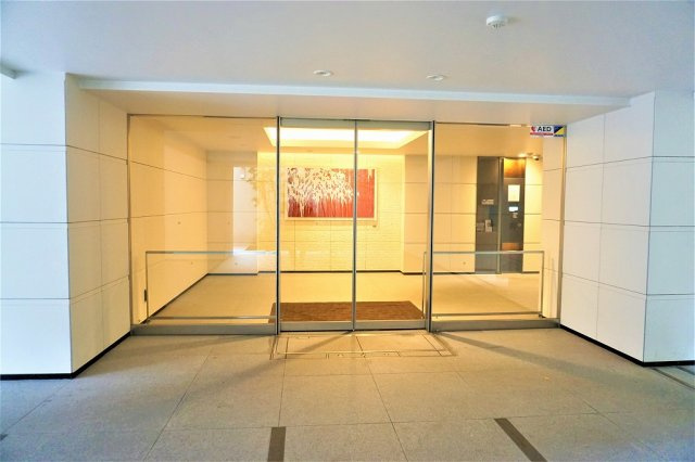 プレミスト新宿山吹のエントランス