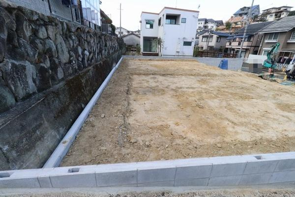 寝屋川市成田東町の新築一戸建の前面道路含む現地写真|前面道路含む現地写真です