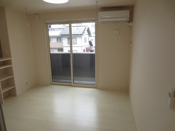 カナル グランデ 十日町の居間・リビング|ＬＤＫ