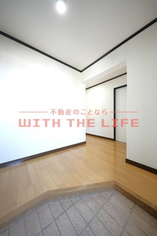 【キャッシュバック対象】マンションアザレアＡ棟の玄関|明るい玄関です