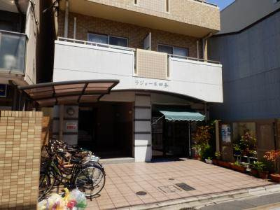 ラジョーネ四条の外観