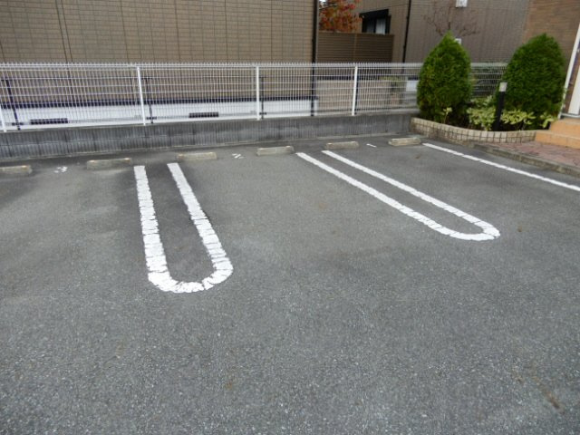 フォンターナ・ヴィラⅡの駐車場