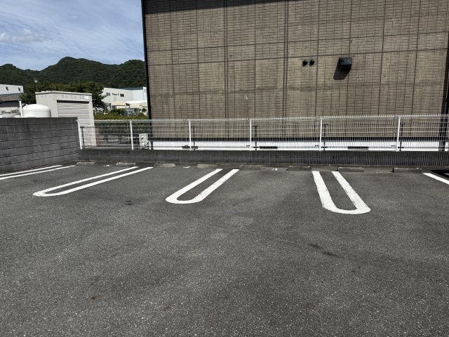 フォンターナ・ヴィラⅡの駐車場