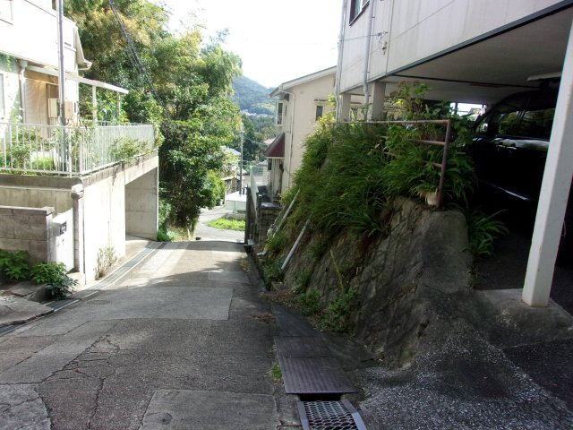 東垂水町字高丸中古戸建の前面道路含む現地写真