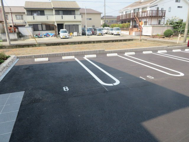 メゾン　ラ・ソルピア　B棟の駐車場