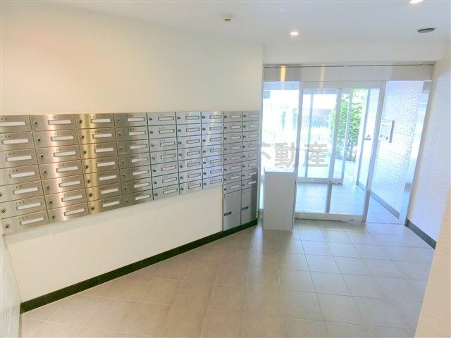 パークアクシス蒲田壱番館のエントランス|防犯カメラTVモニター付オートロック　宅配BOX　メールBOXエントランス