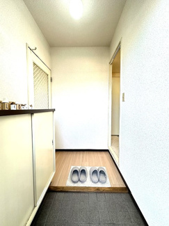 【展望】 | ※参考写真※玄関から室内への景観です！右手に洗面所、左手にダイニングキッチンがあります☆
