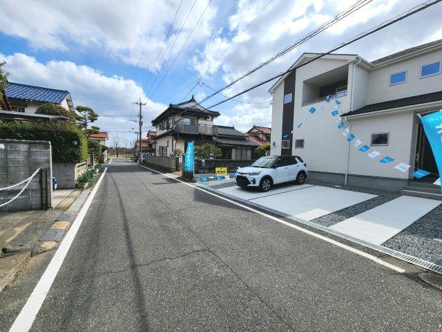 ーFITーフィットー小倉南区徳力新町1丁目2期【小倉南区　新築戸建て】の前面道路含む現地写真|駐車スペースは3台可能♪　【小倉南区　新築戸建て】