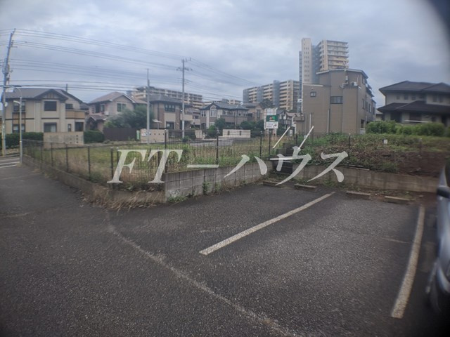 グランデ藤崎の駐車場