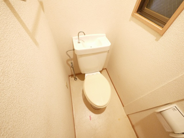 ロイヤルアーバンのトイレ|ゆったりとした空間のトイレです