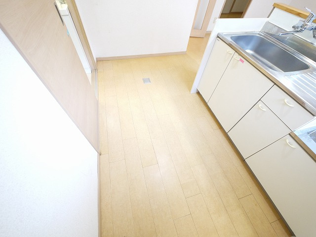 ロイヤルアーバンのキッチン|お料理しやすいキッチンです