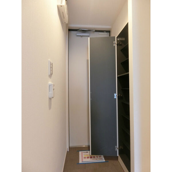 リブリ・Meiwaの玄関