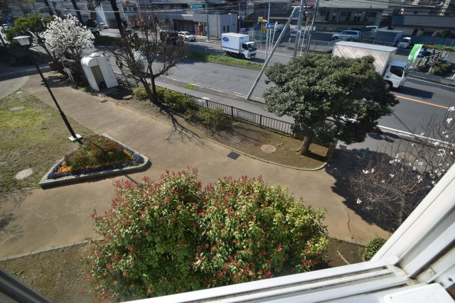パレスフィールド西船橋のバルコニー|下は公園です