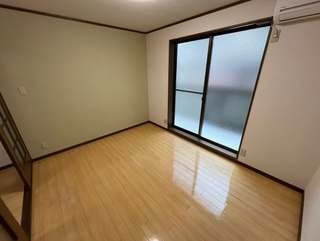 寝屋川市本町のアパートの居間・リビング