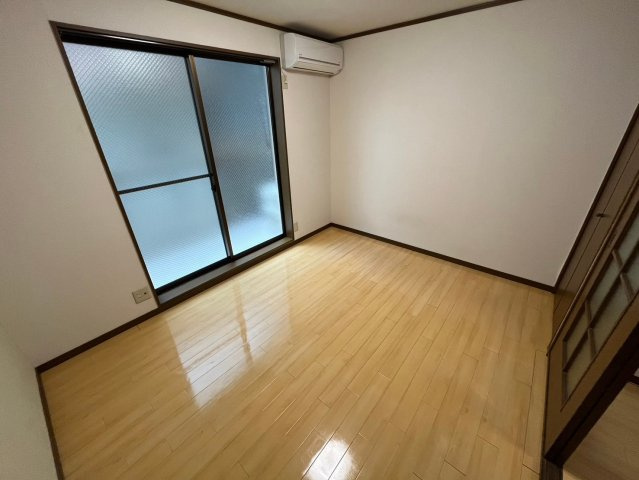 寝屋川市本町のアパートの居間・リビング