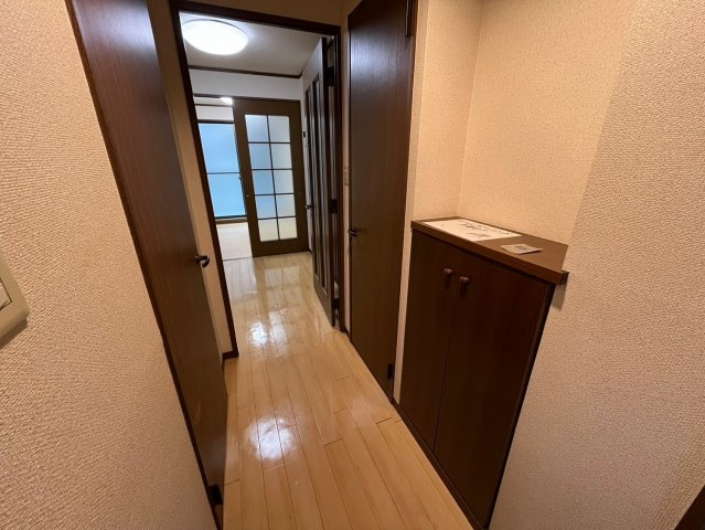 寝屋川市本町のアパートの玄関