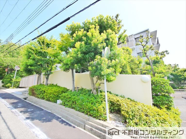東急ドエル・アルス苦楽園桜町A棟の外観