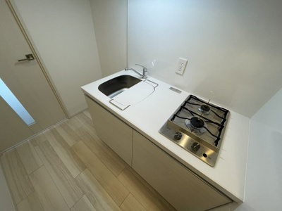 【キッチン】 | サムティ上新庄レジデンス | ２口ガスコンロのシステムキッチンです。