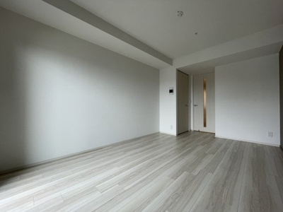 【居間・リビング】 | サムティ上新庄レジデンス | 開放感のあるお部屋です。