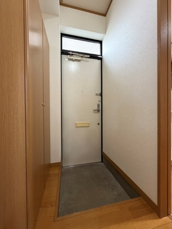 コート・グランドールD棟の玄関