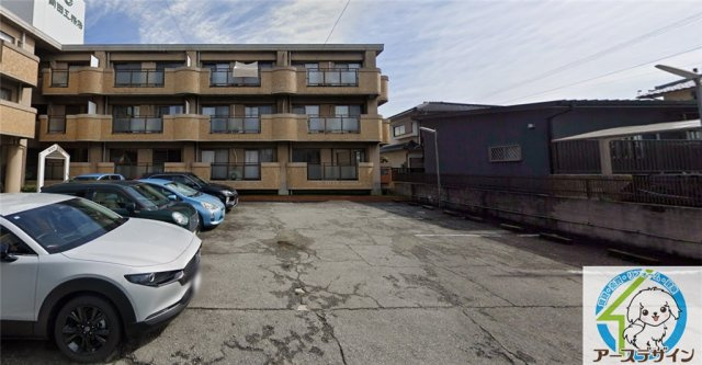 メゾン・DE・OKの駐車場