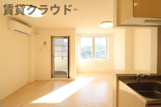 メゾン　ド　ジュエルの居間・リビング|こちらの居間で趣味の時間をお楽しみください
