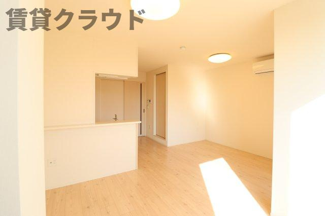 メゾン　ド　ジュエルの居間・リビング|おしゃれな居間です