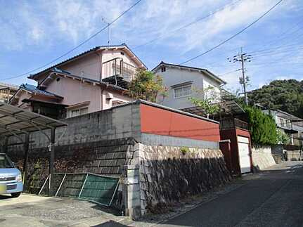広島市佐伯区八幡が丘2丁目　中古一戸建ての前面道路含む現地写真