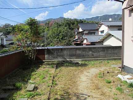 広島市佐伯区八幡が丘2丁目　中古一戸建ての庭