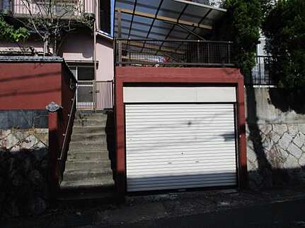 広島市佐伯区八幡が丘2丁目　中古一戸建ての駐車場