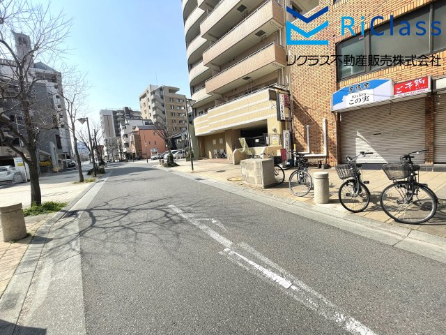 シーガルパレス松野通の周辺|マンション前の道路です