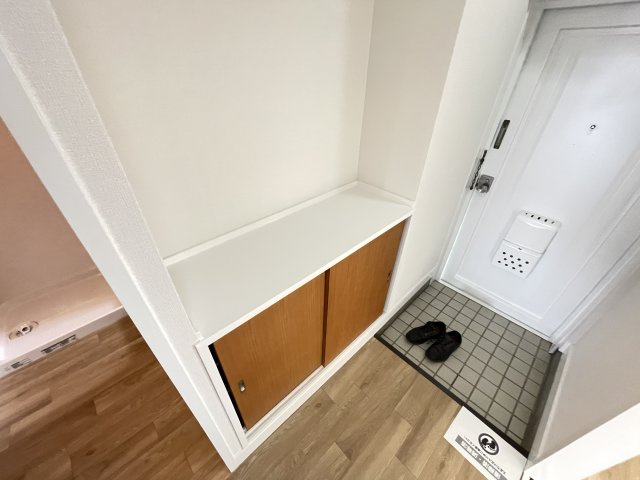 昭島市宮沢町２丁目の賃貸マンションの玄関